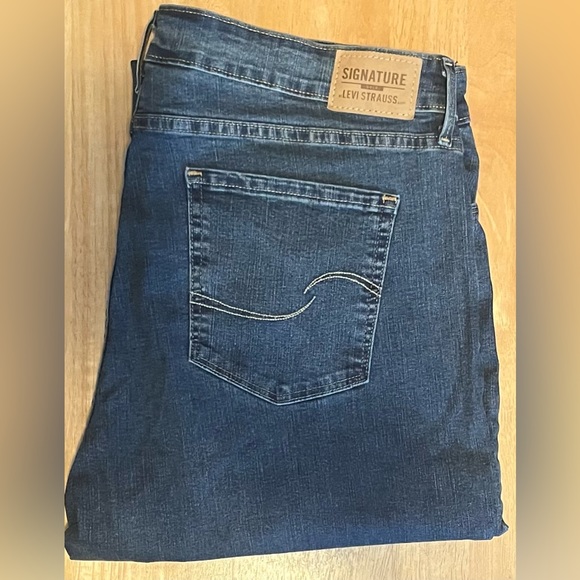 Levi’s Jeans - Picture 2 of 5